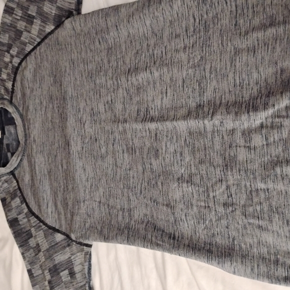 Gray Patterned Knit Top - Picture 2 of 4